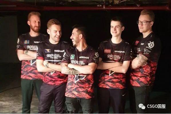 快速抓取！ Top Esports 超级话题粉丝：抓捕兄弟和教练红米尊重并祝福 Tian 抓取剪辑